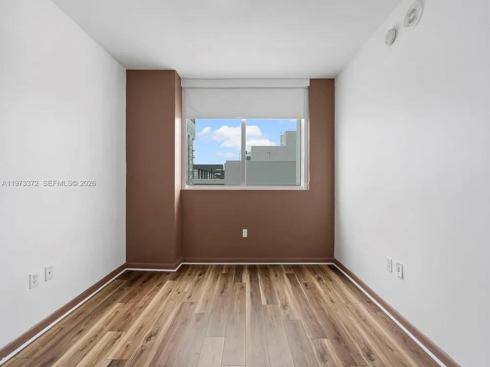 253 NE 2nd St, Miami, FL 33132