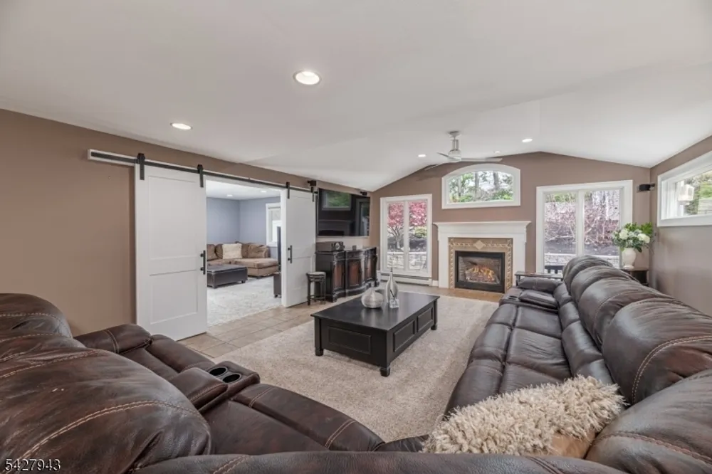 19 Harwood Pl, Wayne, NJ 07470