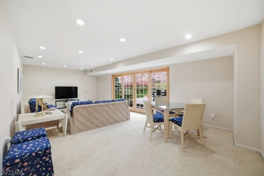 50 Knollwood Dr, Livingston, NJ 07039