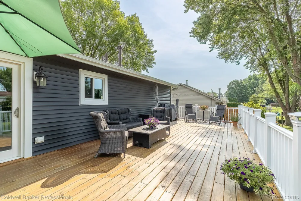 23540 Harvard Shore Dr, Clinton Township, MI 48035