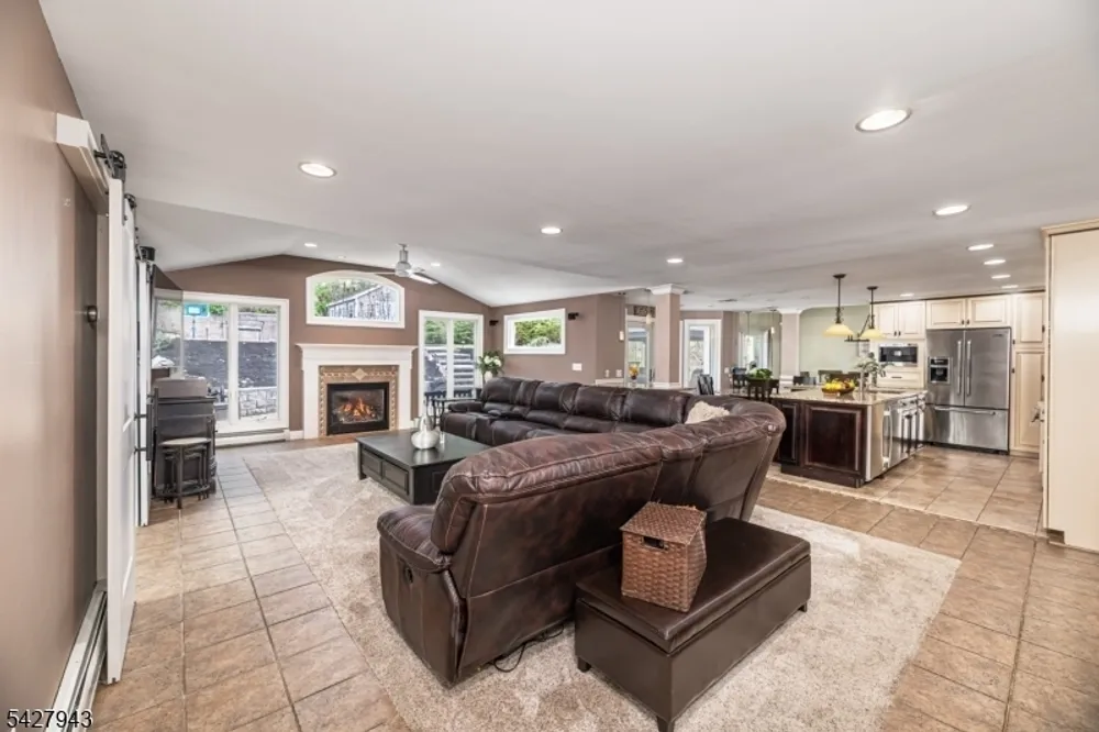 19 Harwood Pl, Wayne, NJ 07470