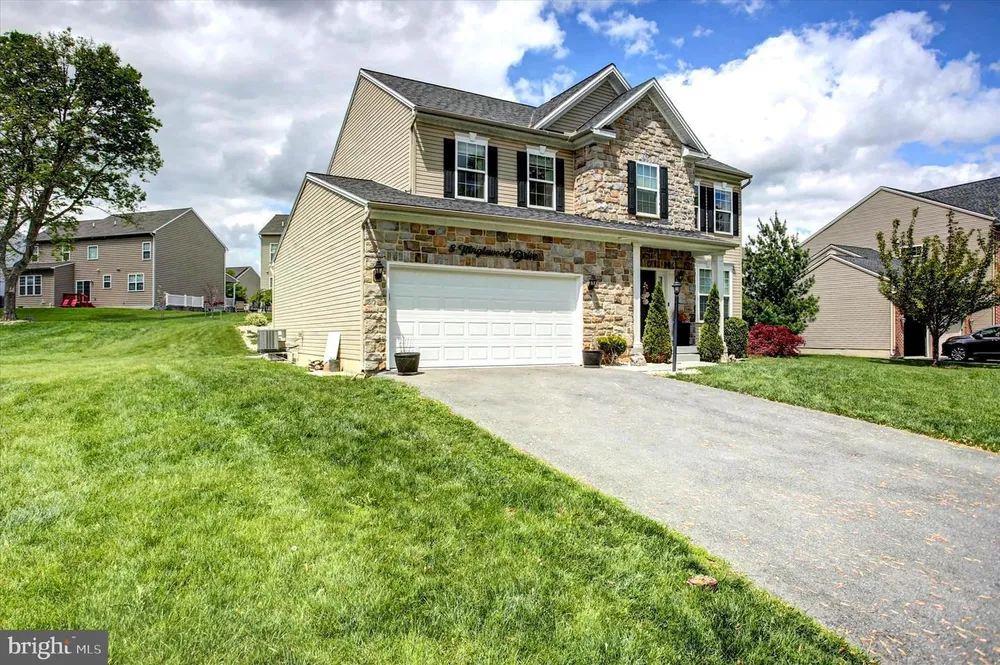 8 Tanglewood Dr, Mechanicsburg, PA 17050