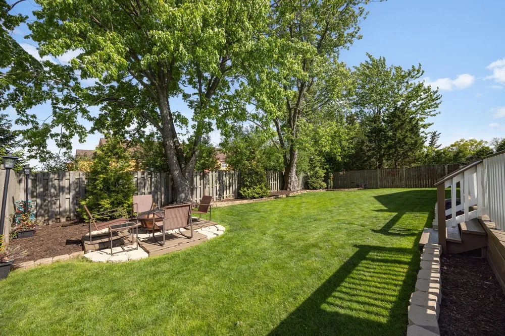 621 Newport Ave, Westmont, IL 60559