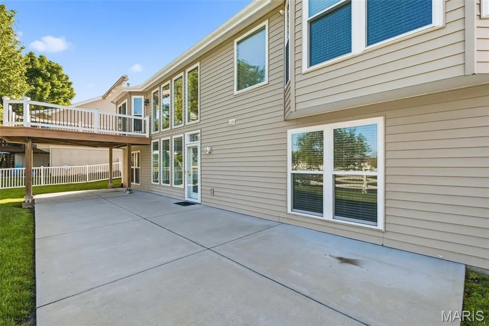 1455 Norwood Hills Dr, O'Fallon, MO 63366