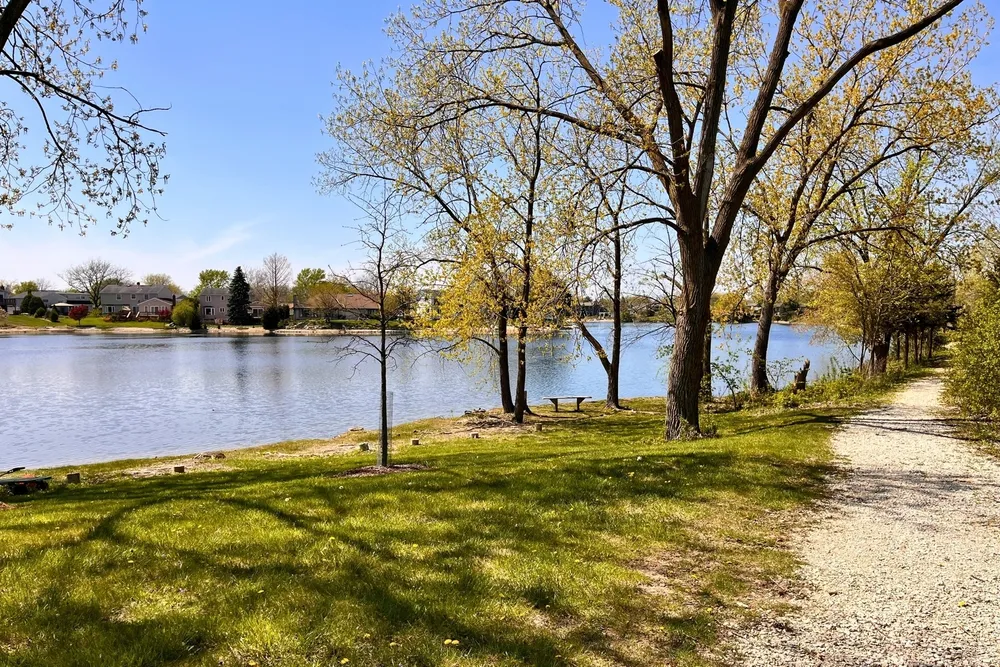 621 Newport Ave, Westmont, IL 60559