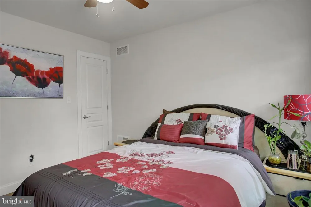 8 Tanglewood Dr, Mechanicsburg, PA 17050