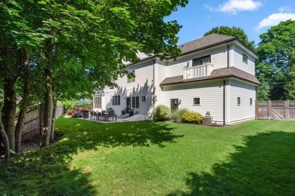 11 Fisher Ave, Wellesley, MA 02482