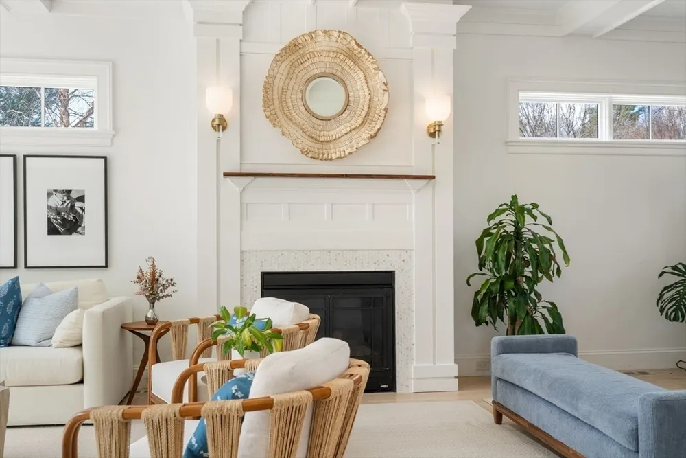 11 Fisher Ave, Wellesley, MA 02482