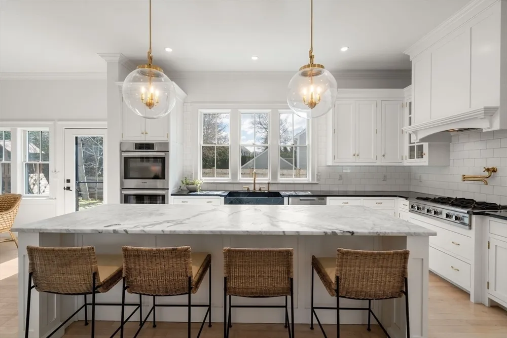 11 Fisher Ave, Wellesley, MA 02482