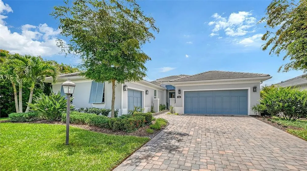 7700 Sandhill Lake Dr, Sarasota, FL 34241