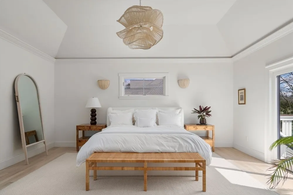 11 Fisher Ave, Wellesley, MA 02482