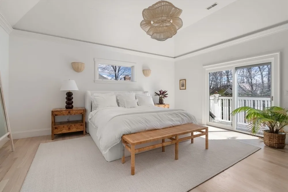 11 Fisher Ave, Wellesley, MA 02482