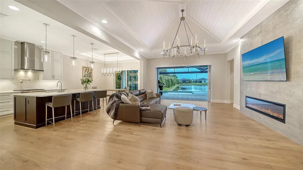 7700 Sandhill Lake Dr, Sarasota, FL 34241