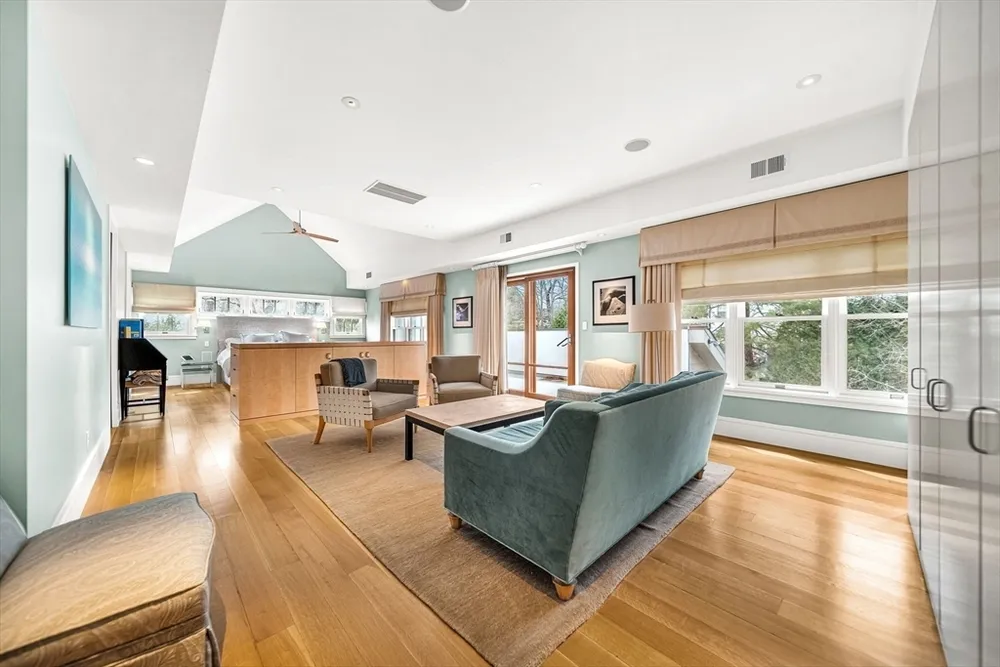23 Inverness Rd, Wellesley, MA 02481