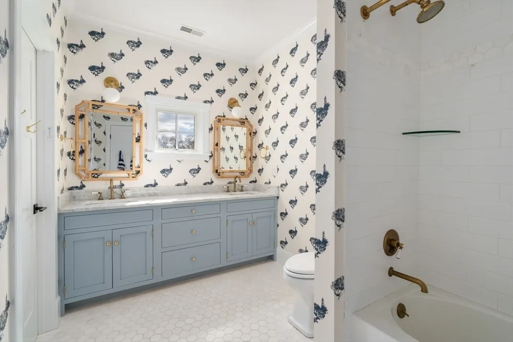 11 Fisher Ave, Wellesley, MA 02482