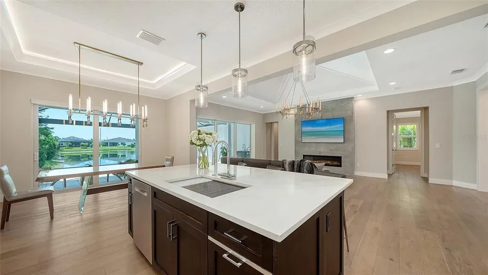 7700 Sandhill Lake Dr, Sarasota, FL 34241
