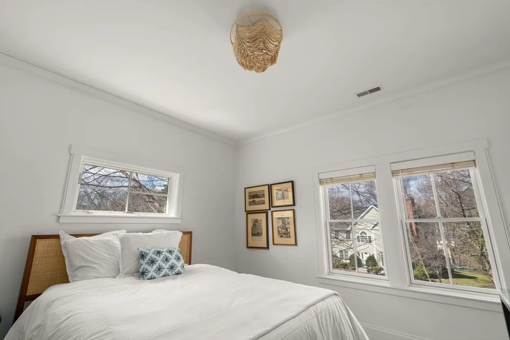 11 Fisher Ave, Wellesley, MA 02482