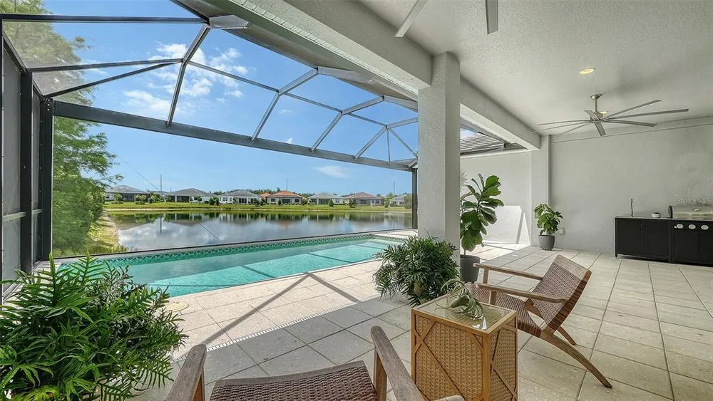 7700 Sandhill Lake Dr, Sarasota, FL 34241