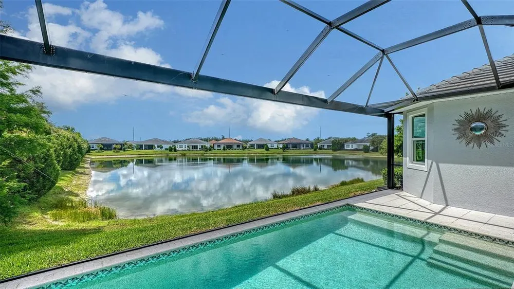 7700 Sandhill Lake Dr, Sarasota, FL 34241