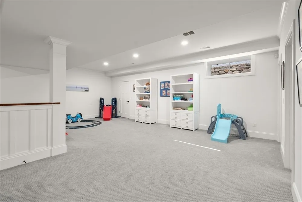 11 Fisher Ave, Wellesley, MA 02482