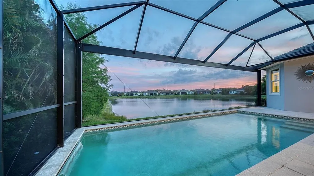 7700 Sandhill Lake Dr, Sarasota, FL 34241