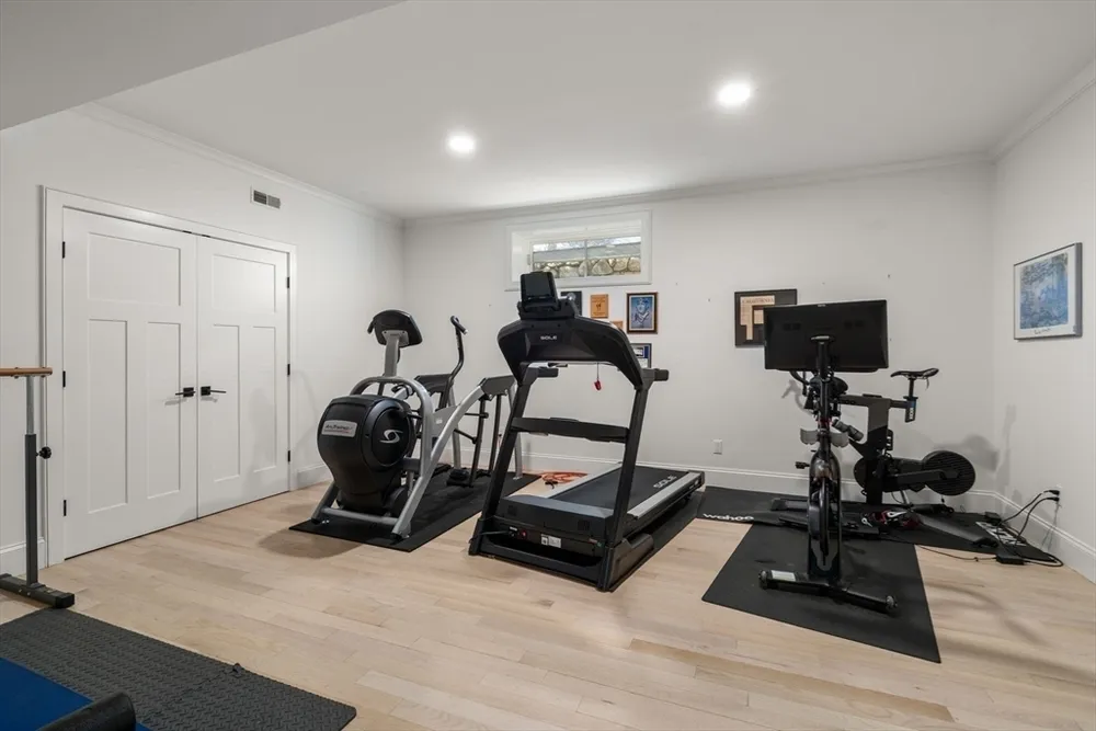 11 Fisher Ave, Wellesley, MA 02482