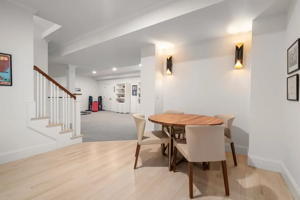 11 Fisher Ave, Wellesley, MA 02482