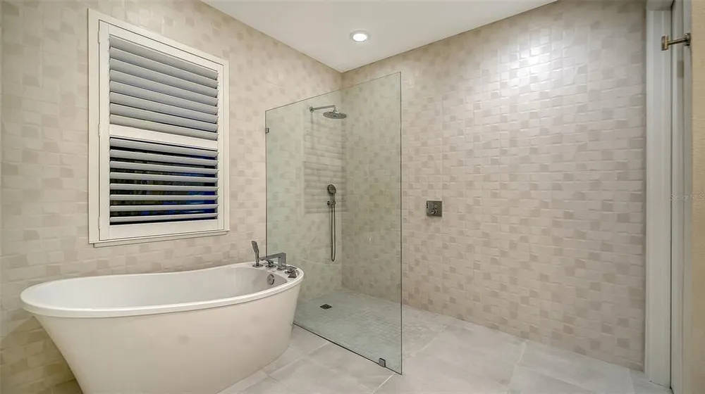 7700 Sandhill Lake Dr, Sarasota, FL 34241