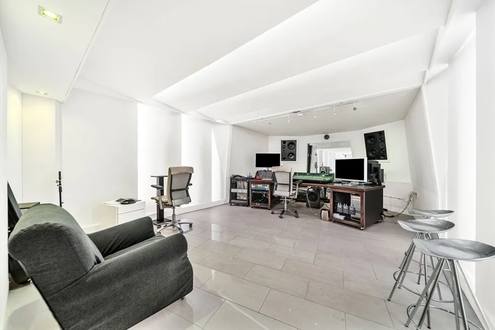 23 Inverness Rd, Wellesley, MA 02481