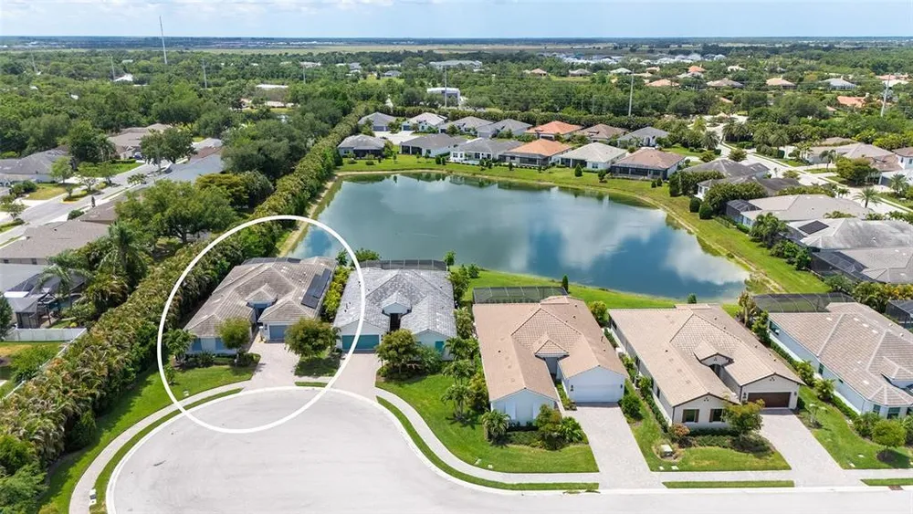 7700 Sandhill Lake Dr, Sarasota, FL 34241