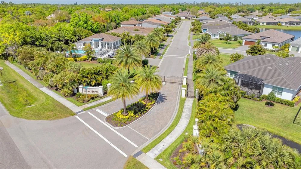 7700 Sandhill Lake Dr, Sarasota, FL 34241