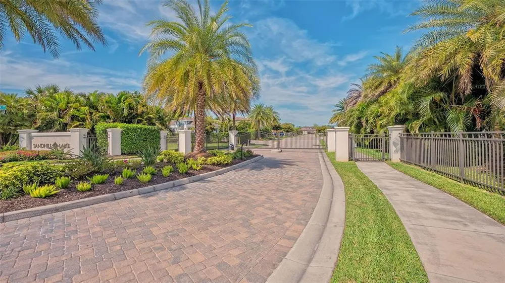 7700 Sandhill Lake Dr, Sarasota, FL 34241
