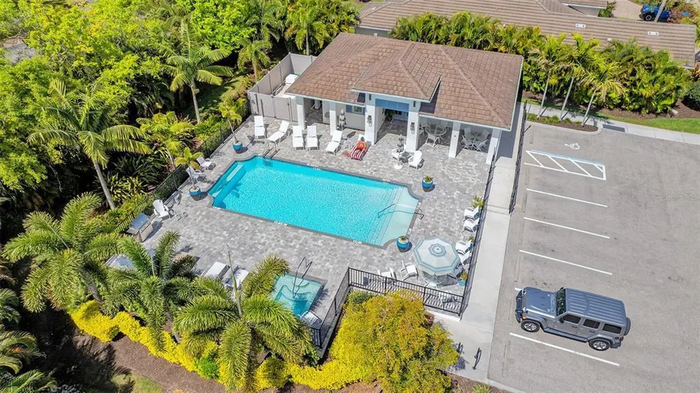 7700 Sandhill Lake Dr, Sarasota, FL 34241