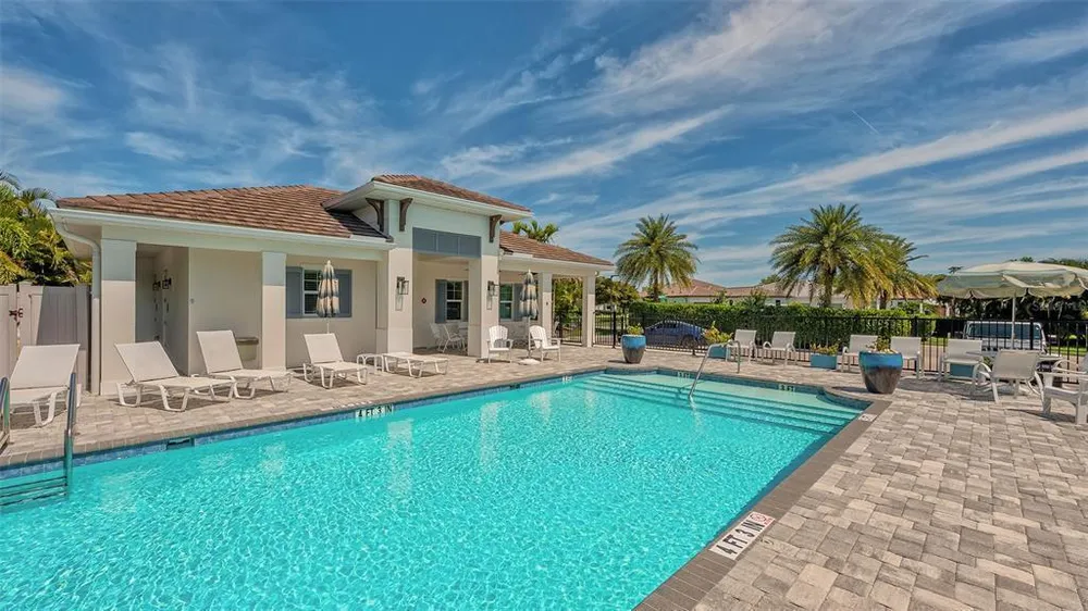 7700 Sandhill Lake Dr, Sarasota, FL 34241