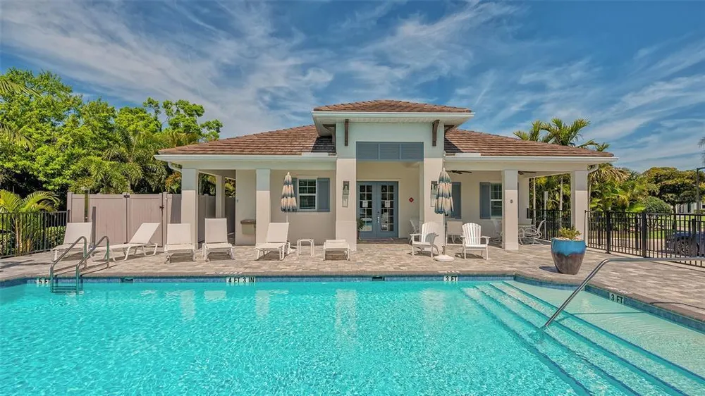 7700 Sandhill Lake Dr, Sarasota, FL 34241