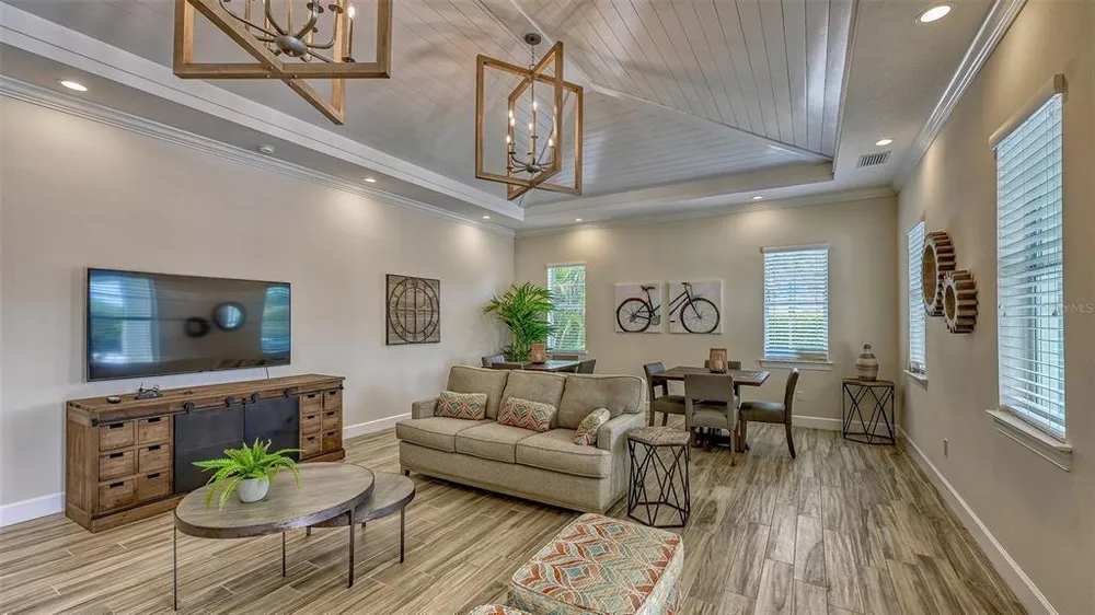 7700 Sandhill Lake Dr, Sarasota, FL 34241