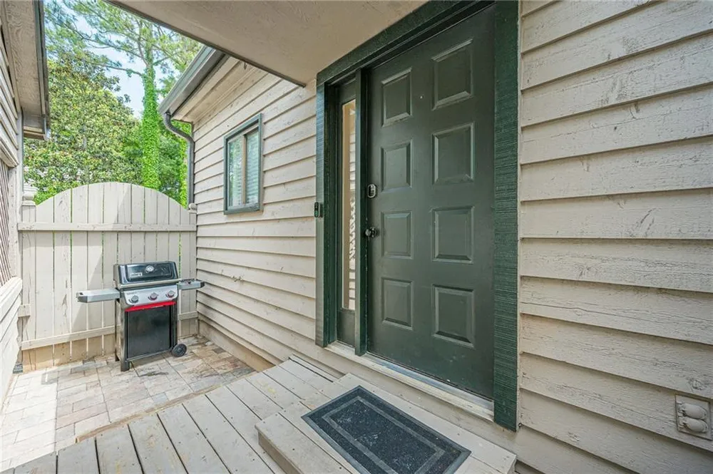 526 Gardenia Ln, Marietta, GA 30068