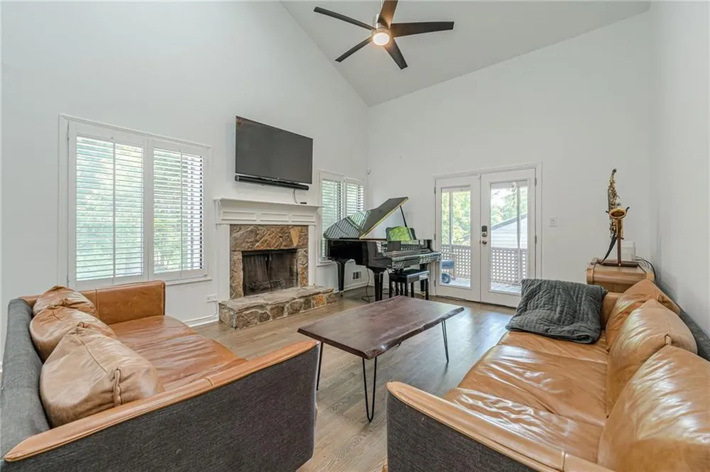 526 Gardenia Ln, Marietta, GA 30068