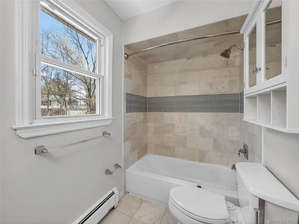 8 Ravenna Dr, Pomona, NY 10970