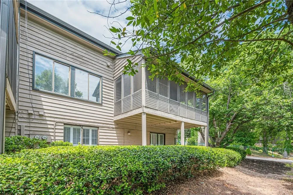 526 Gardenia Ln, Marietta, GA 30068