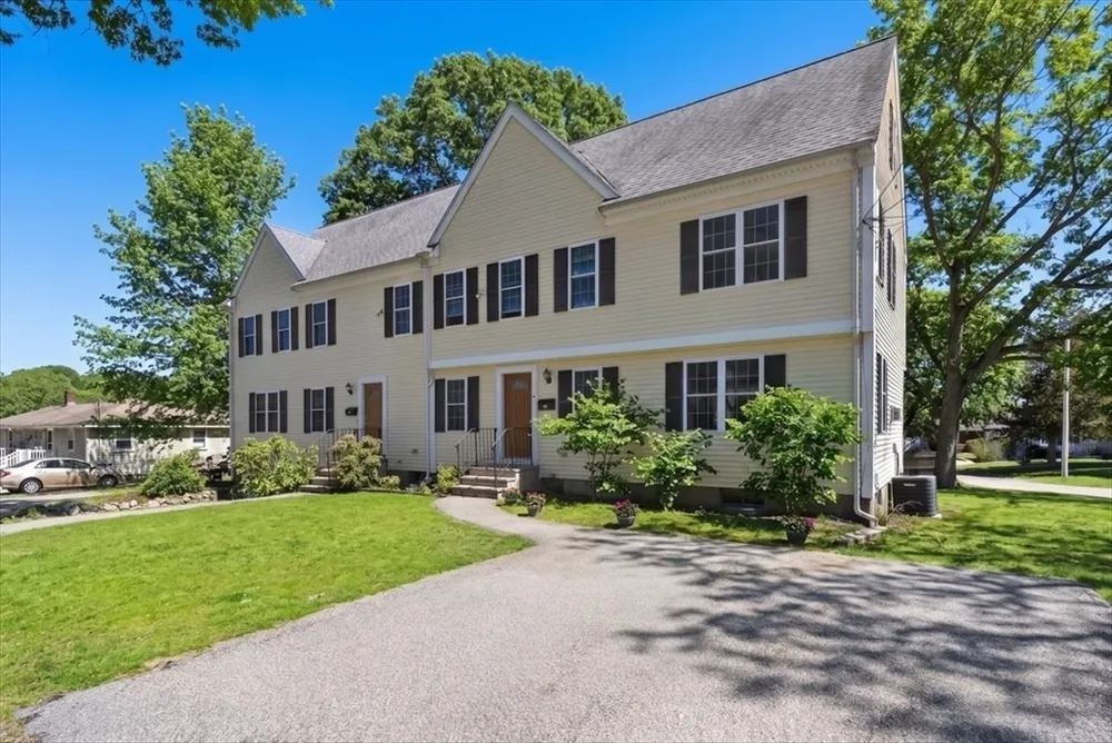 16 Rhodes Pl, Hingham, MA 02043