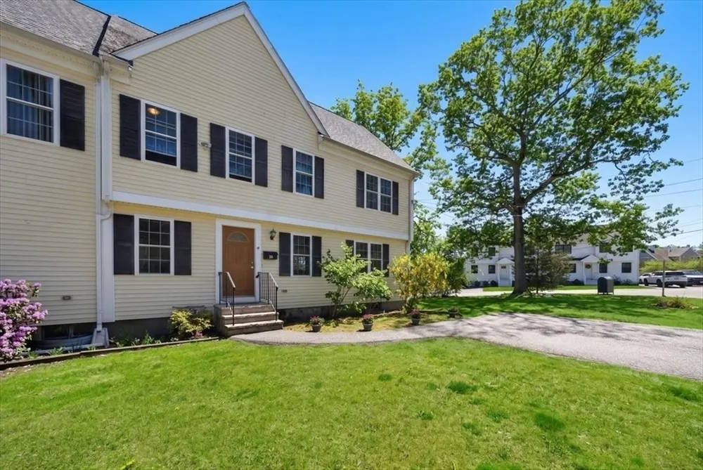 16 Rhodes Pl, Hingham, MA 02043