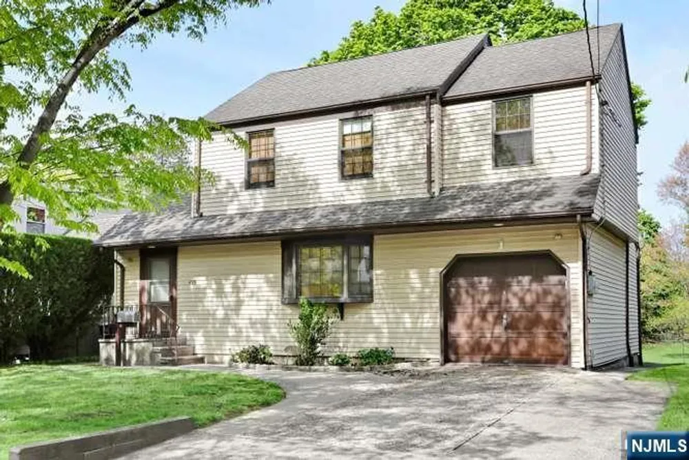 405 Terhune Ave, Paramus, NJ 07652