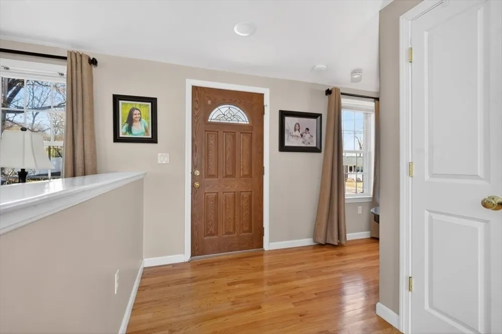 16 Rhodes Pl, Hingham, MA 02043