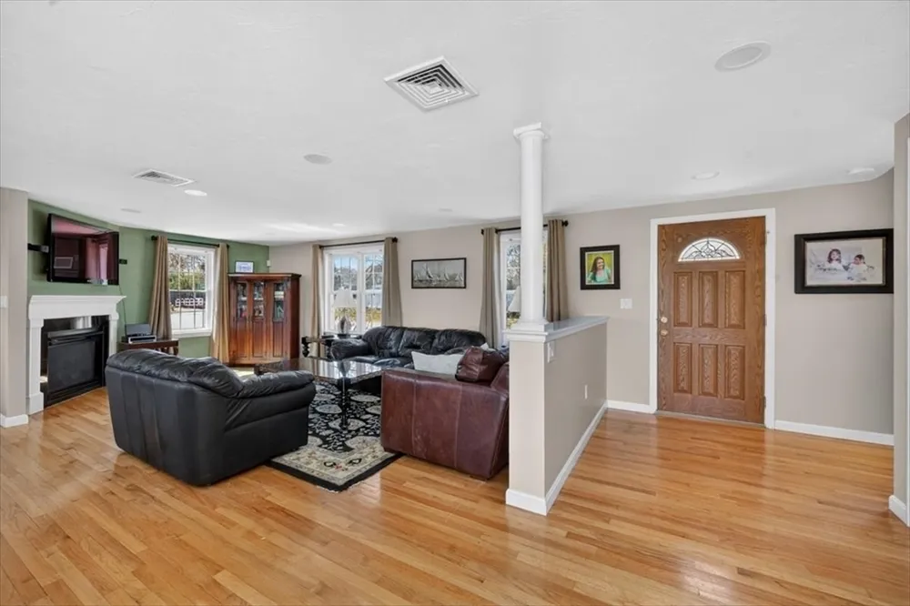 16 Rhodes Pl, Hingham, MA 02043