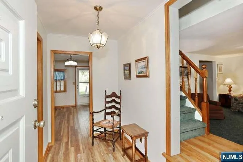 405 Terhune Ave, Paramus, NJ 07652