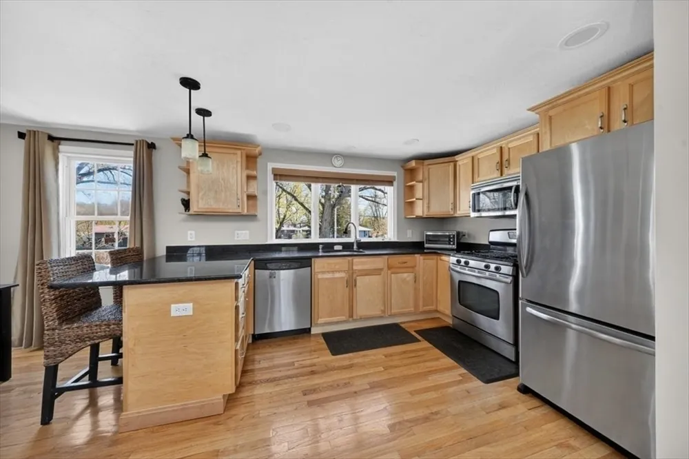 16 Rhodes Pl, Hingham, MA 02043