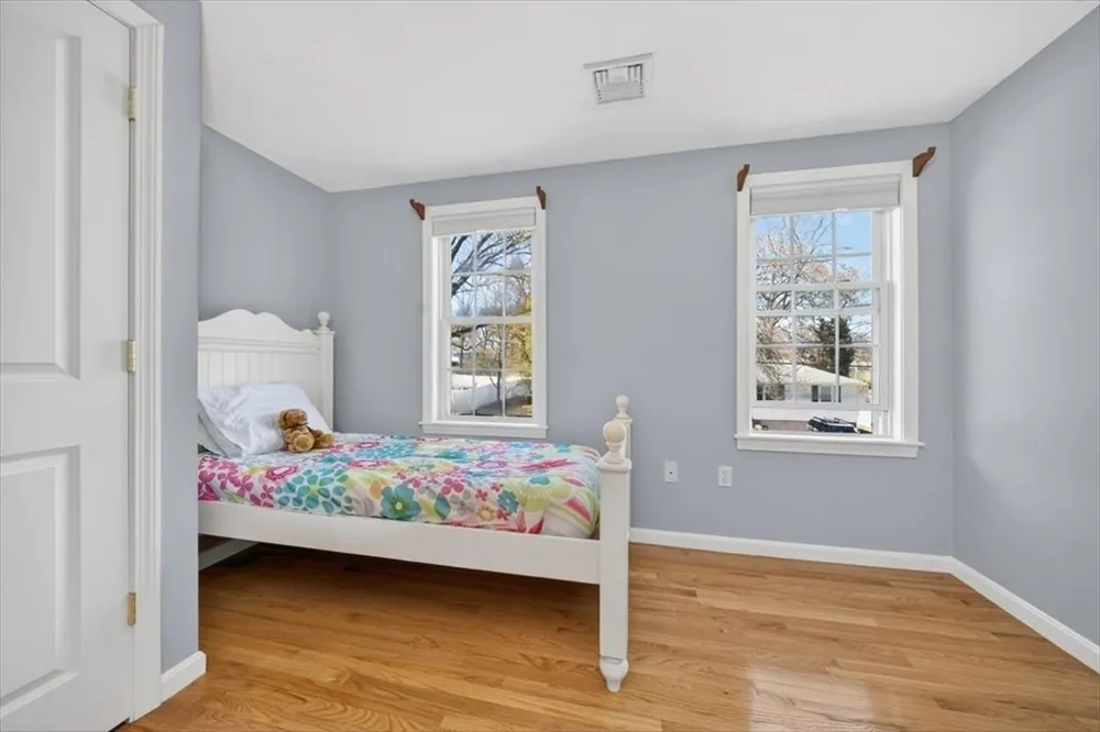 16 Rhodes Pl, Hingham, MA 02043