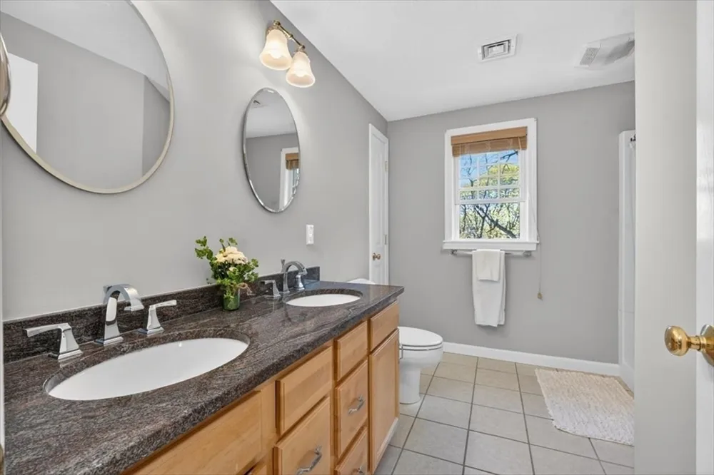 16 Rhodes Pl, Hingham, MA 02043