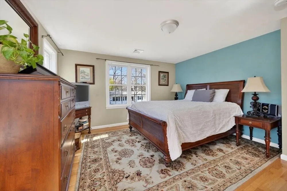 16 Rhodes Pl, Hingham, MA 02043